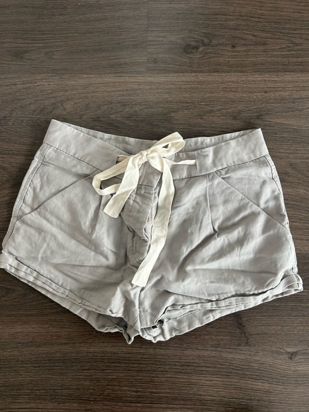 Aritzia Light Gray Women's Drawstring Linen-Blend Shorts